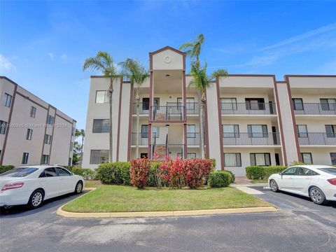 Condominium in Tamarac FL 9651 Belfort Cir Cir 23.jpg