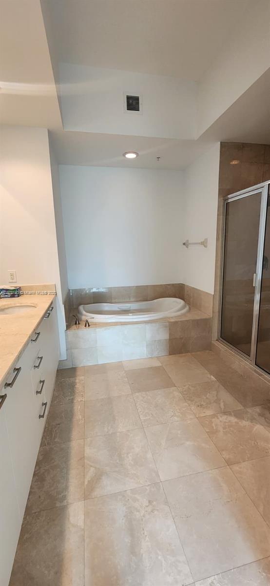 THE OAKS I CONDO - Residential