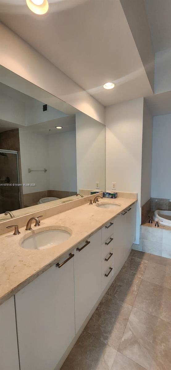 THE OAKS I CONDO - Residential