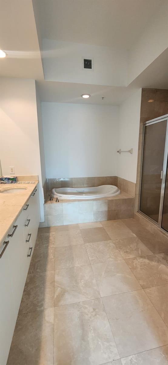 THE OAKS I CONDO - Residential