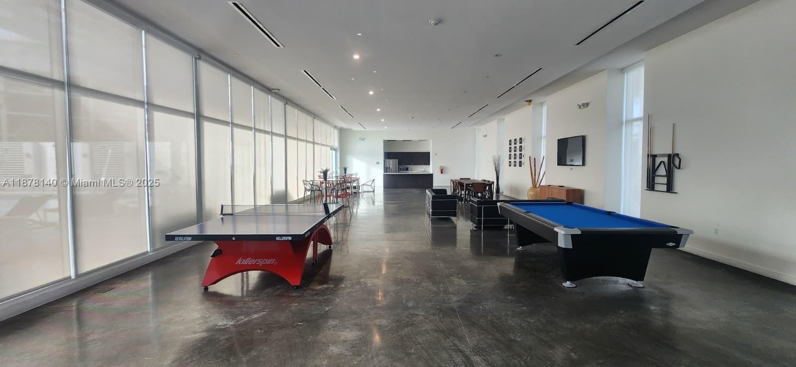 THE OAKS I CONDO - Residential