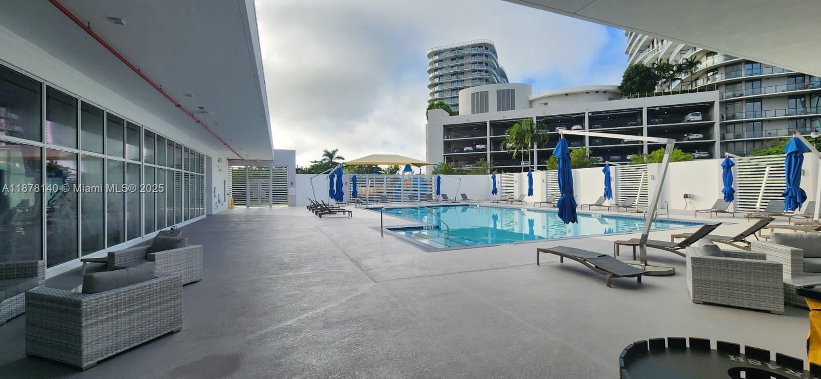 THE OAKS I CONDO - Residential