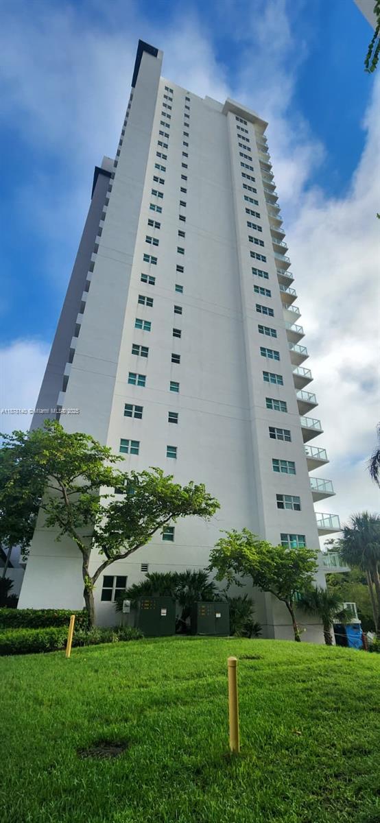 THE OAKS I CONDO - Residential