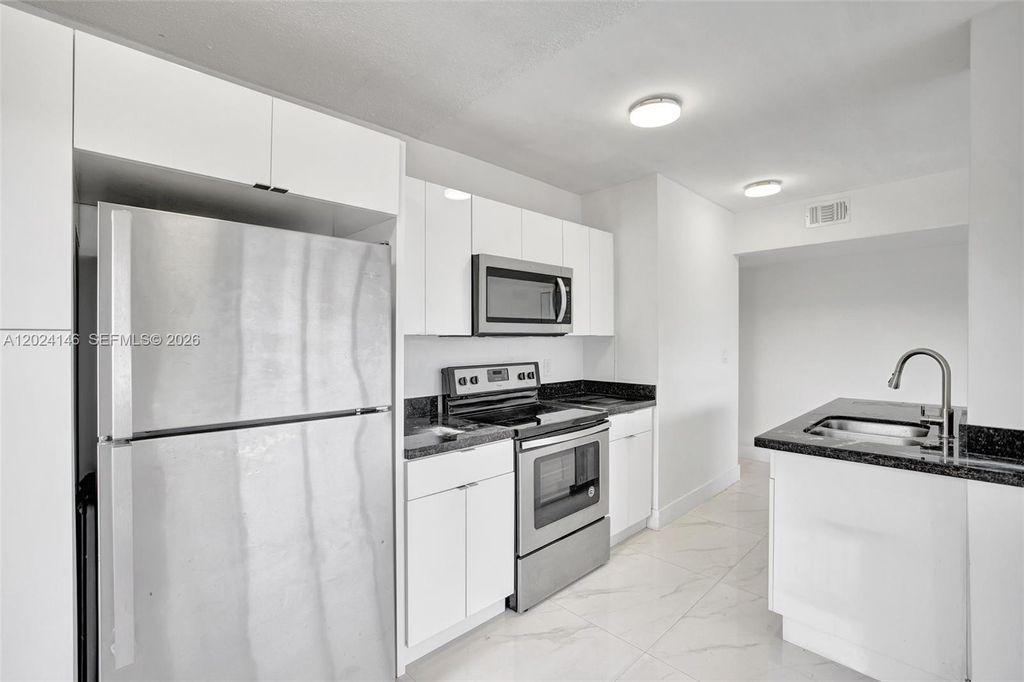 Photo of 5731 NE 18th Ave #6, Fort Lauderdale, FL 33334 (MLS # A12024146)