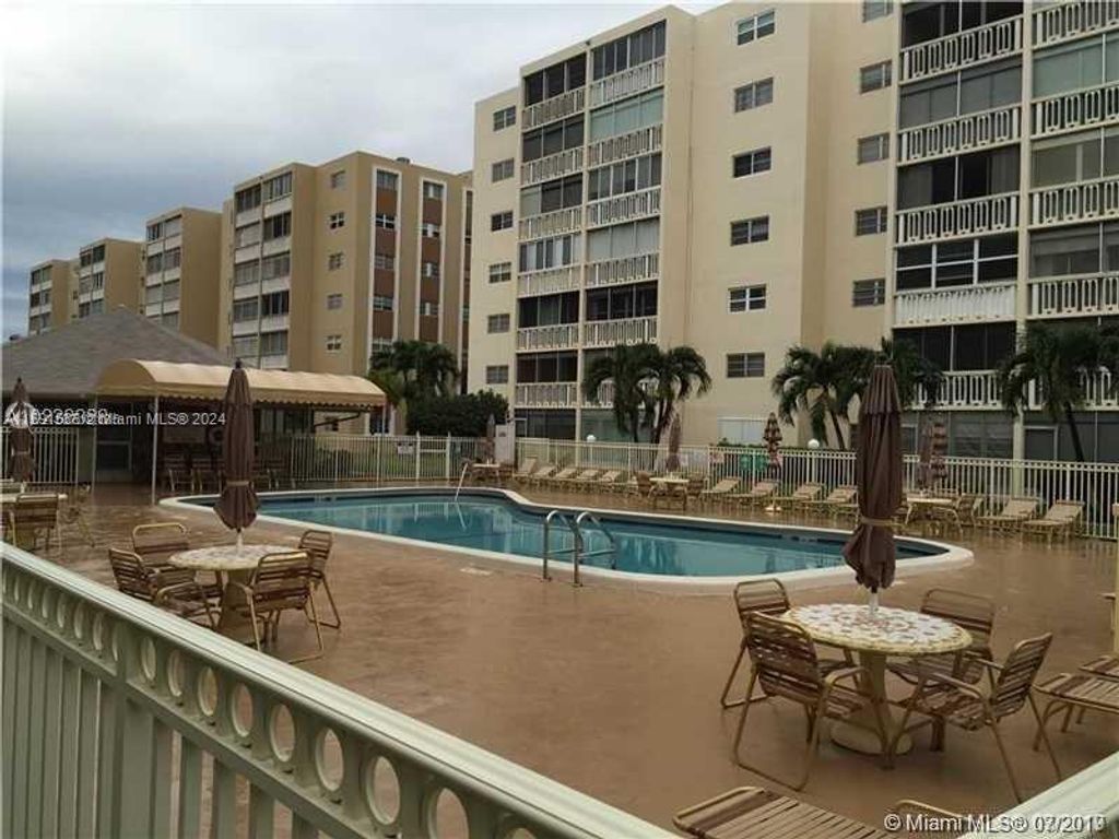 Photo of 232 NE 12th Ave #304, Hallandale Beach, FL 33009 (MLS # A11591585)
