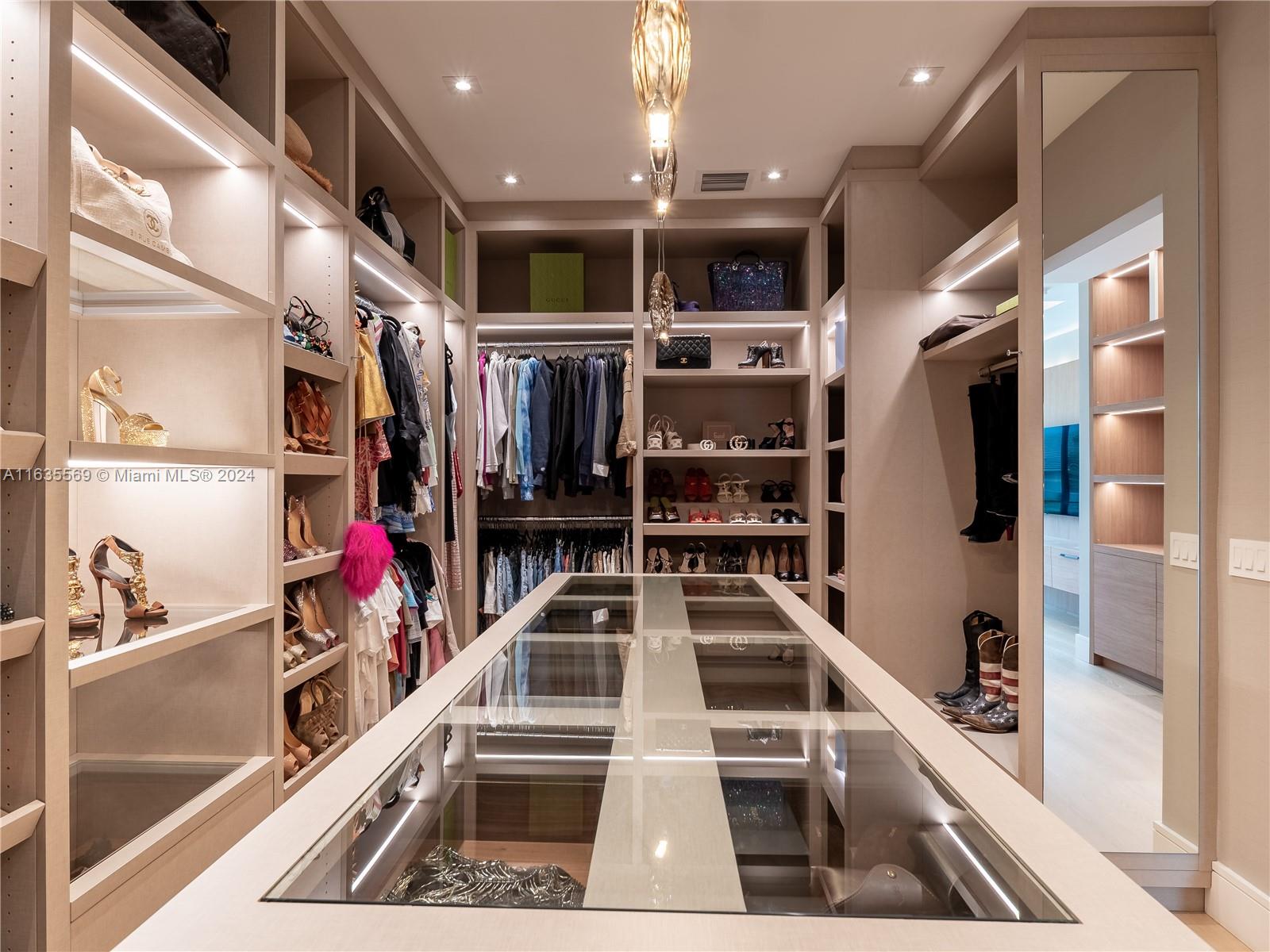 CORAL ISLES - Residential