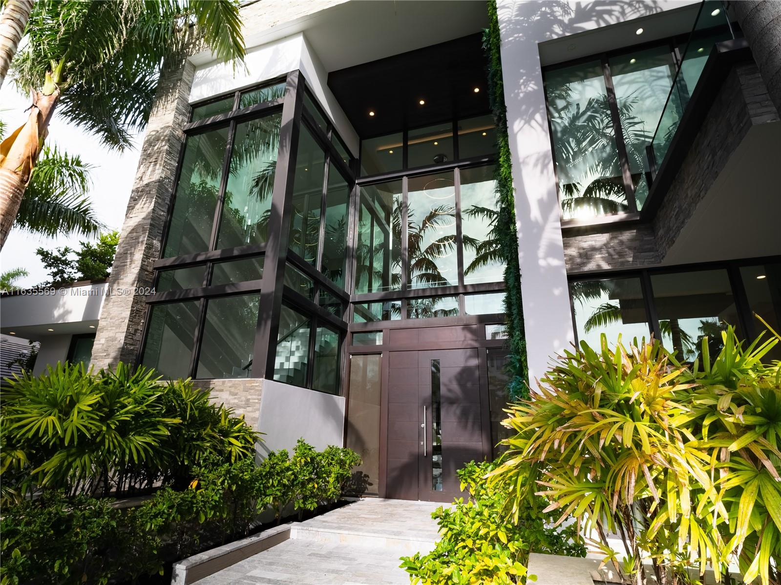 CORAL ISLES - Residential