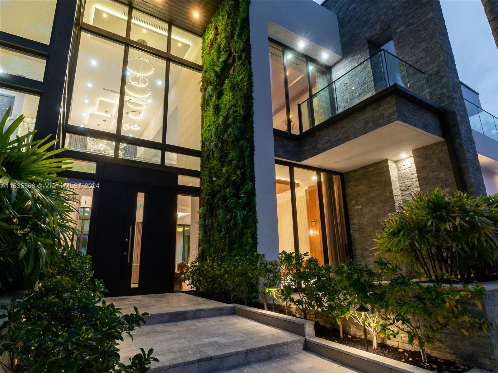 CORAL ISLES - Residential