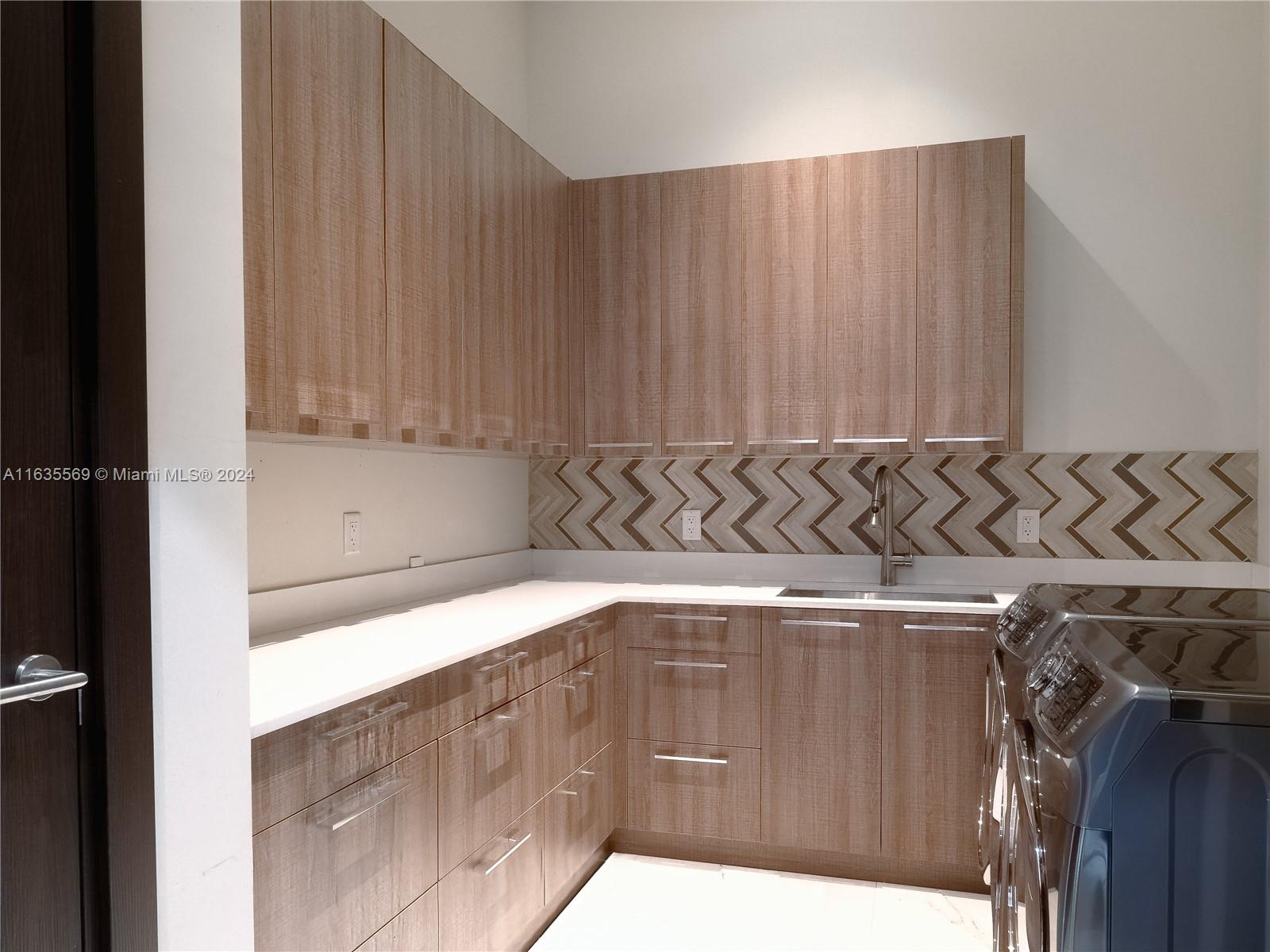 CORAL ISLES - Residential