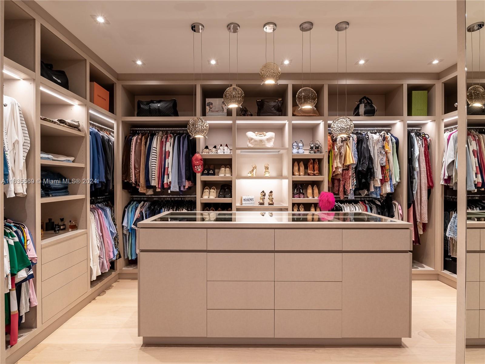 CORAL ISLES - Residential