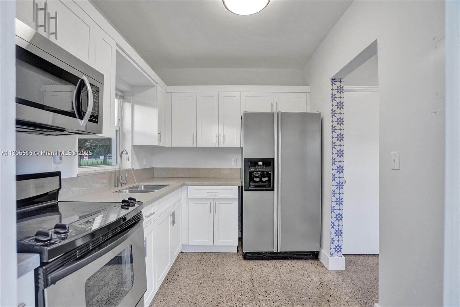 950 NE 113th St