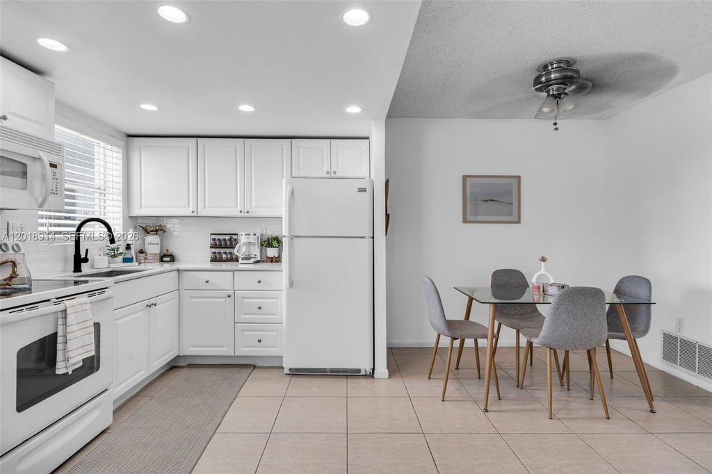 Photo of 1720 Jefferson St #306, Hollywood, FL 33020 (MLS # A12018914)