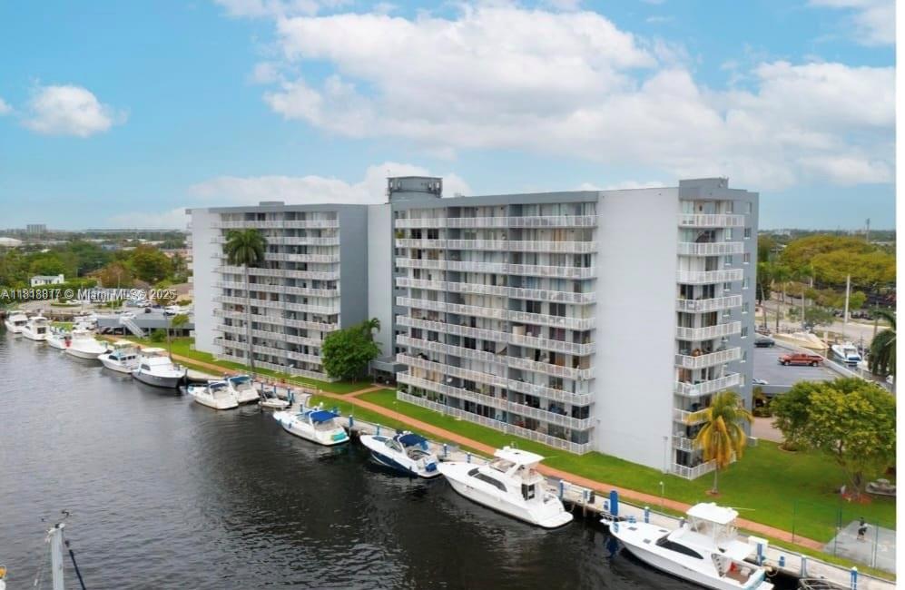 ISLA DEL MAR CONDO - Residential