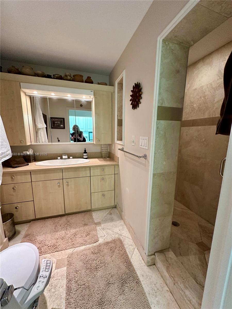 GROVE HILL TOWER CONDO - Residential Lease