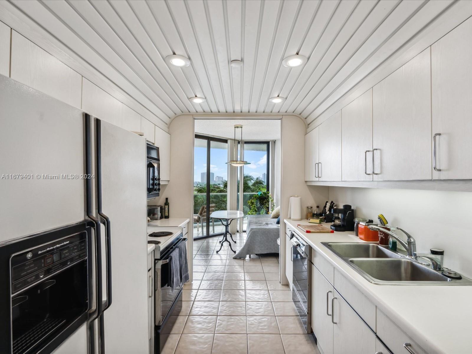 2800 ISL BLVD WILLIAMS IS - Residential
