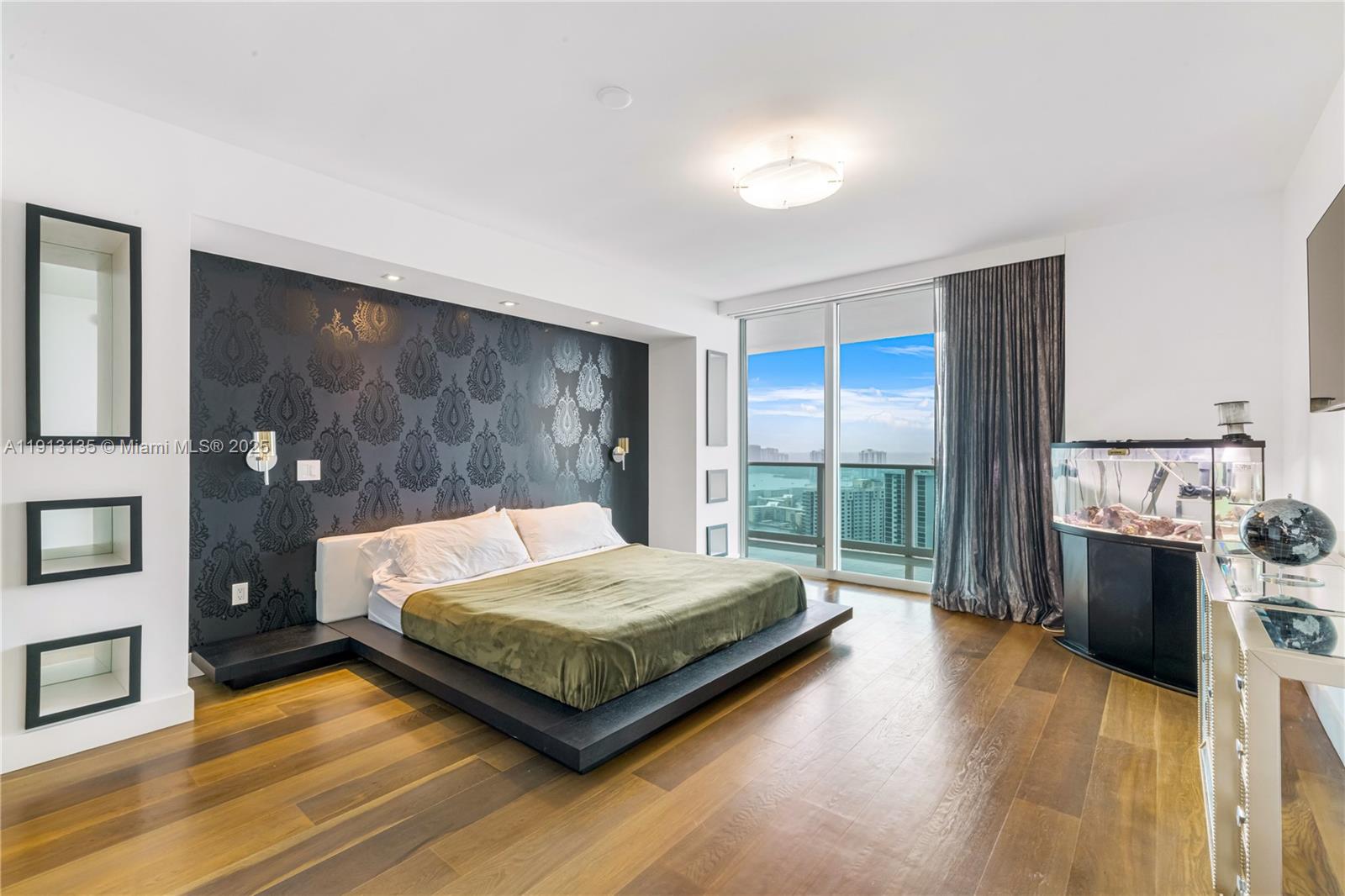 THE PENINSULA II CONDO - Residential