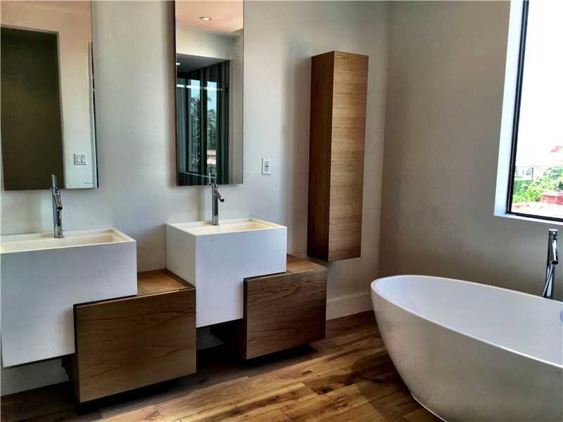 BISCAYNE BEACH-2ND ADDN - Residential