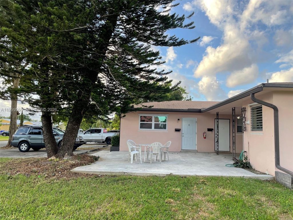 Photo of 1850 N 27th Ave #A, Hollywood, FL 33020 (MLS # A11999566)
