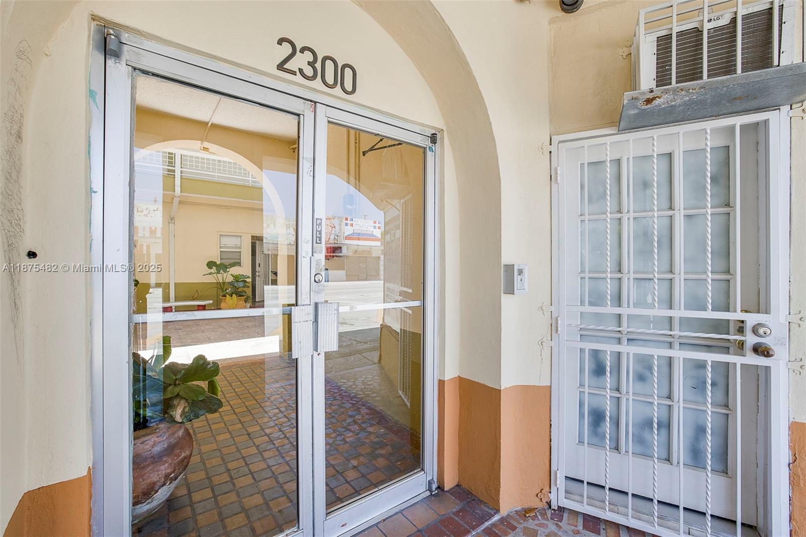 RAPID APPROVAL!! 1 bedroom, 1 bathroom located in the heart of Little Havana. This ample apartment features freshly painted walls, laminate flooring, wall ac and spacious kitchen. Rent includes water. Washer/dryer room separately available on premises. Minutes away from shopping plazas, Brickell, Coral Gables, Coconut grove, and MIA International Airport. Open Parking available!!
Additional $25 monthly pet fee for small breed