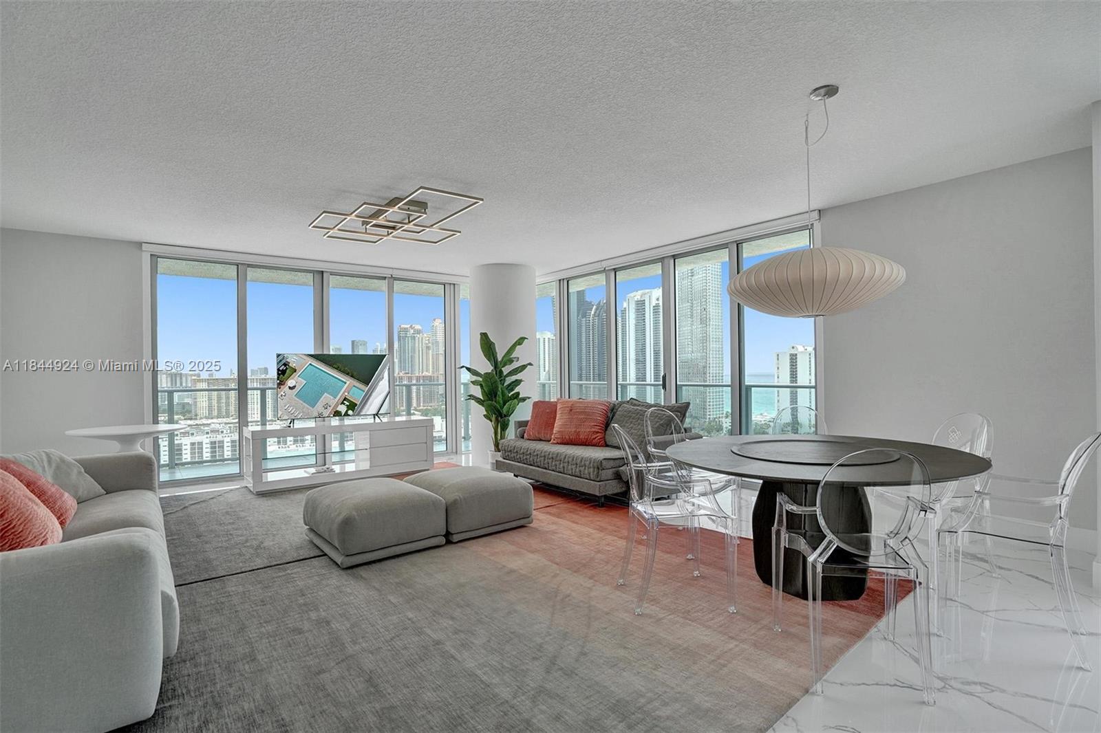 PARQUE TOWERS CONDO - Residential