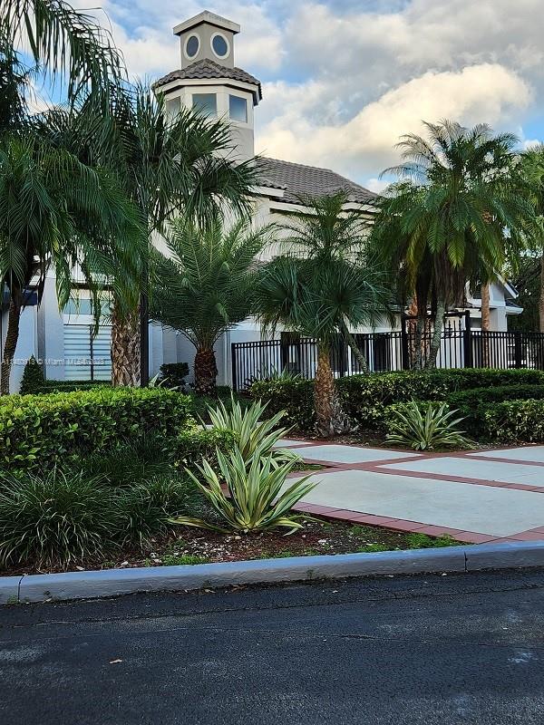 CORAL CLUB GARDEN VILLAS - Residential