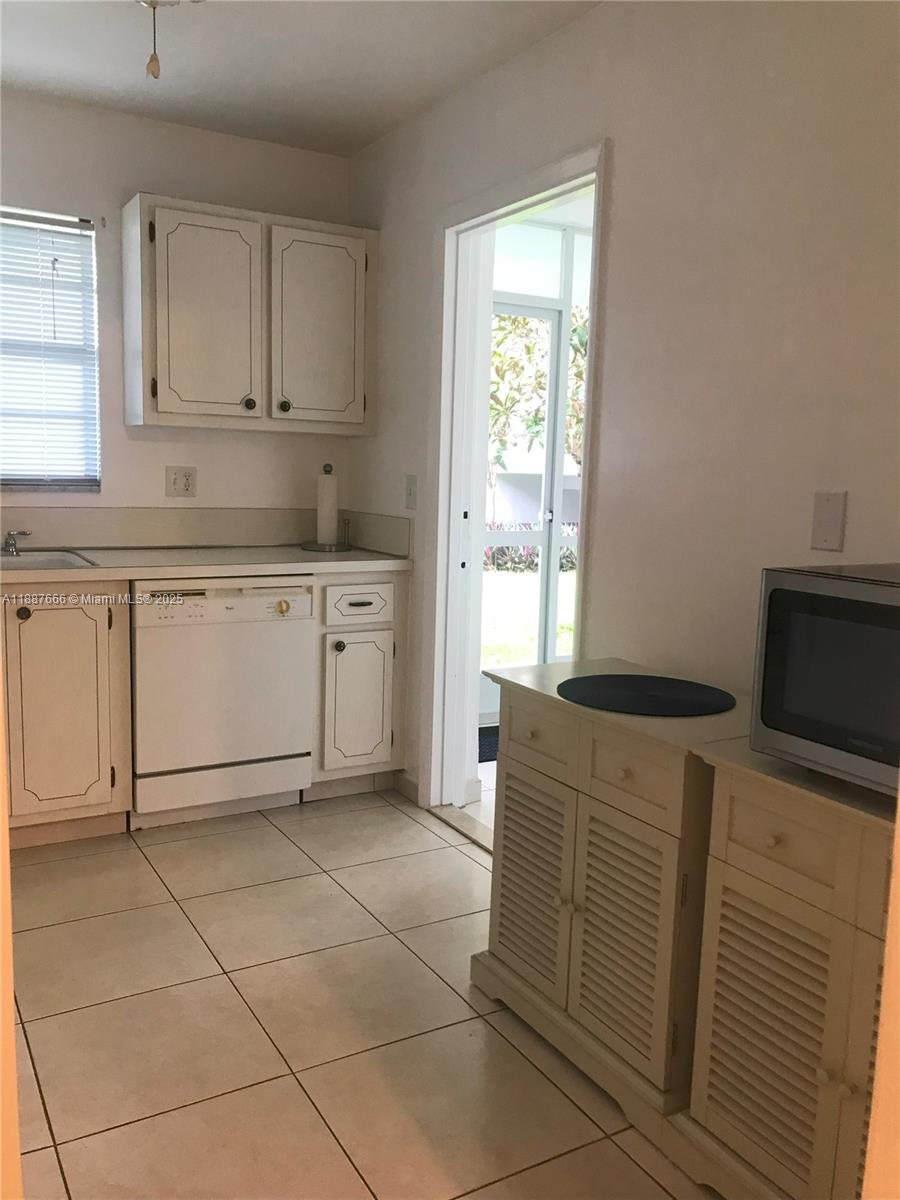 PARADISE VILLAS CONDO - Residential