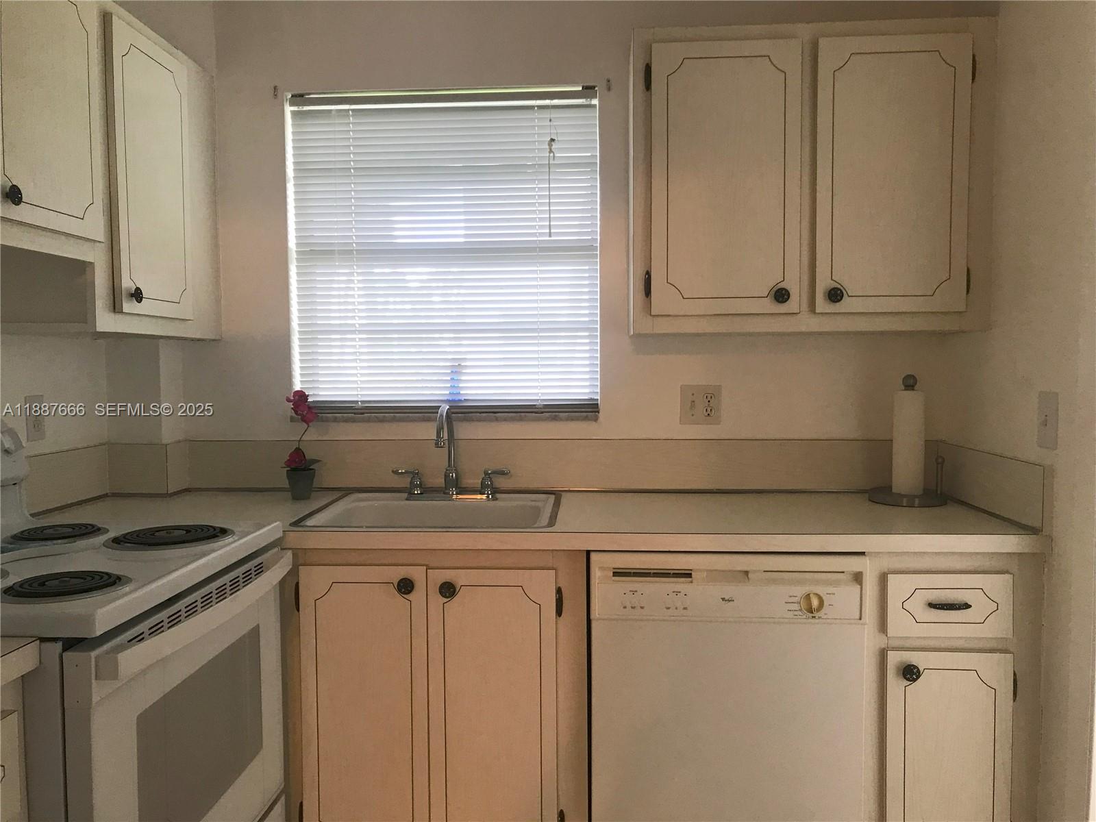 PARADISE VILLAS CONDO - Residential