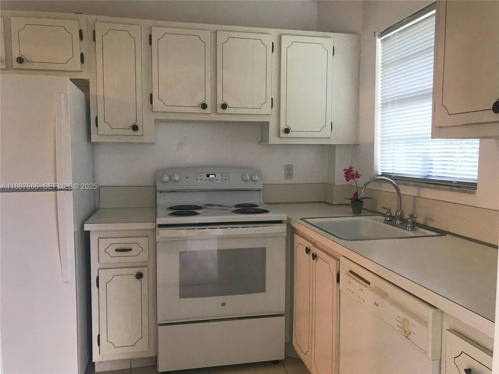 PARADISE VILLAS CONDO - Residential