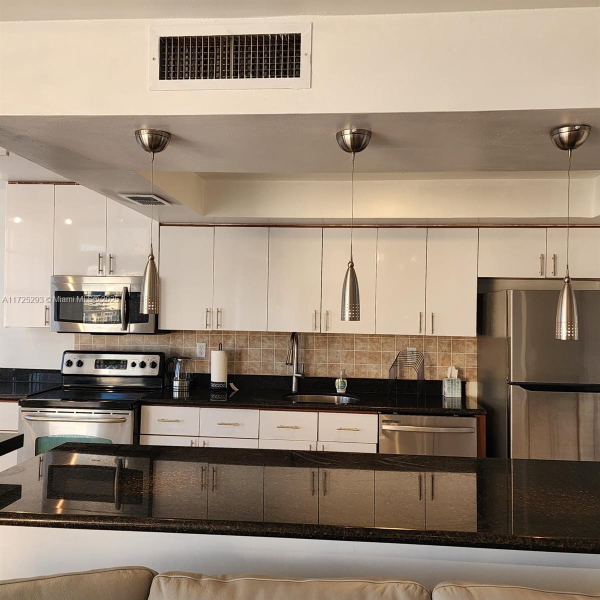 Rental Property at 18031 Biscayne Blvd 601, Aventura, Miami-Dade County, Florida - Bedrooms: 2 
Bathrooms: 2  - $2,900 MO.