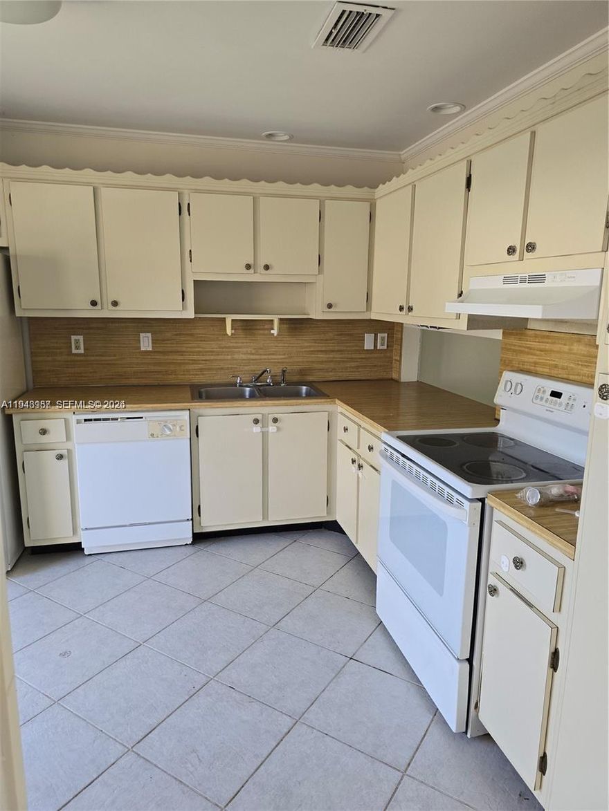 INVESTORS WELCOME TO PALM AIR VILLAGE. THIS FANTASTIC VILLA FEATURES TWO BEDROOMS AND TWO BATHROOMS WITH TILE AND LAMINATE THROUGHOUT. KITCHEN HAS A CHEF WINDOW AND THE FRONT YARD TO ENJOY BARBECUING. WALK IN LAUNDRY ROOM WITH THE WASHER AND DRYER. MASTER BEDROOM FEATURES ATTACHED BATHROOM WITH WALKING SHOWER AND THE WALKING CLOSET. HUGE SCREENED IN PATIO WITH THE STORAGE CLOSET. FENCED IN BACKYARD . TWO PARKING SPACES RIGHT IN FRONT. NO HOA AND YOU CAN RENT FROM THE FIRST DAY YOU BUY.