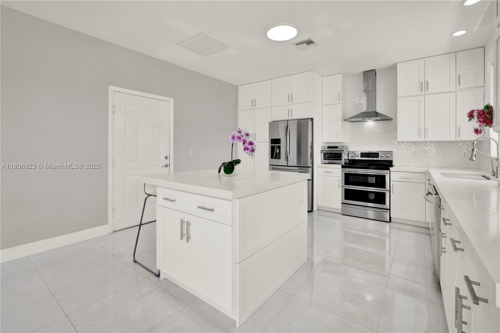 BAYWINDS OF ABACO - Residential