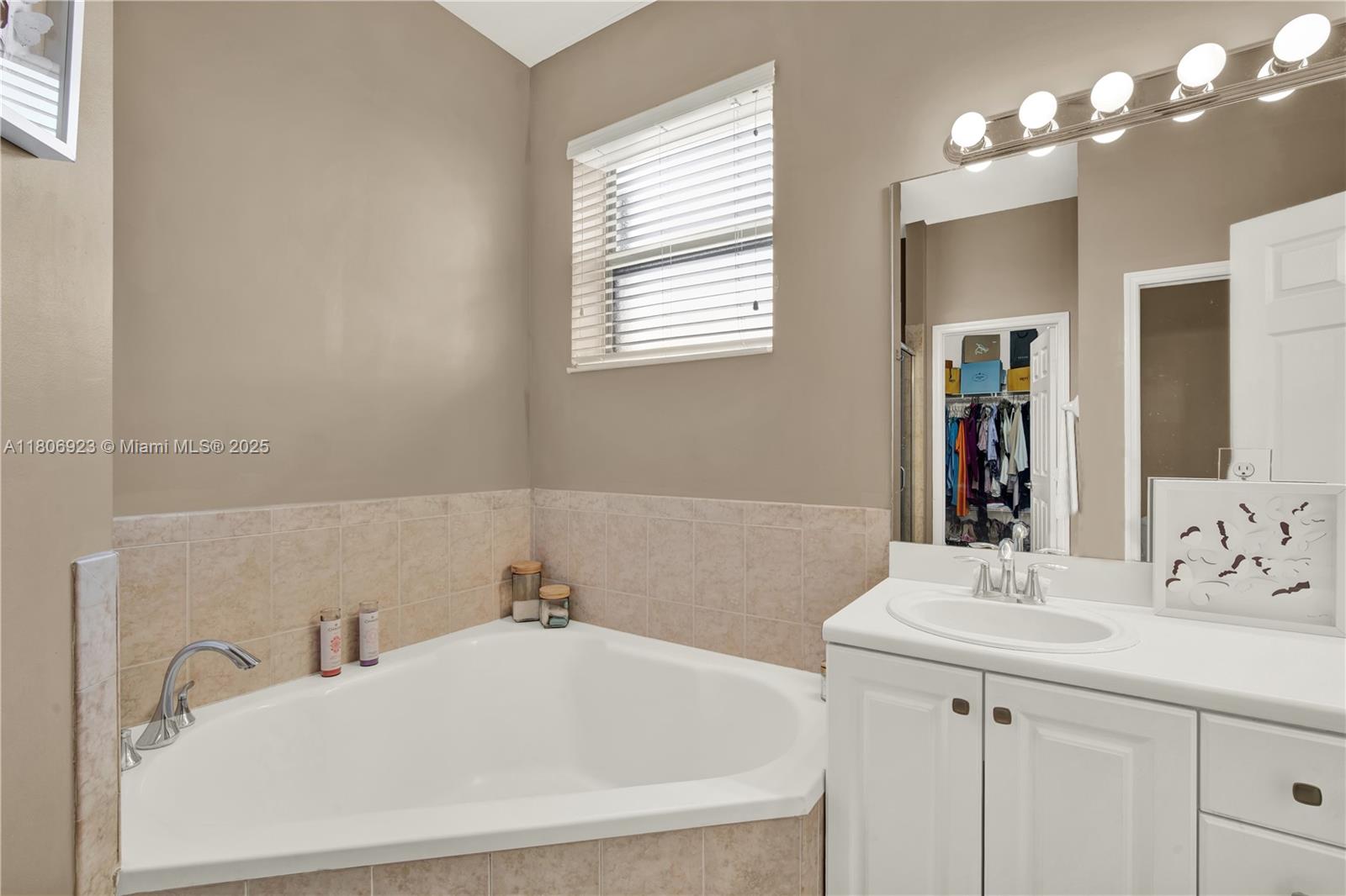 BAYWINDS OF ABACO - Residential