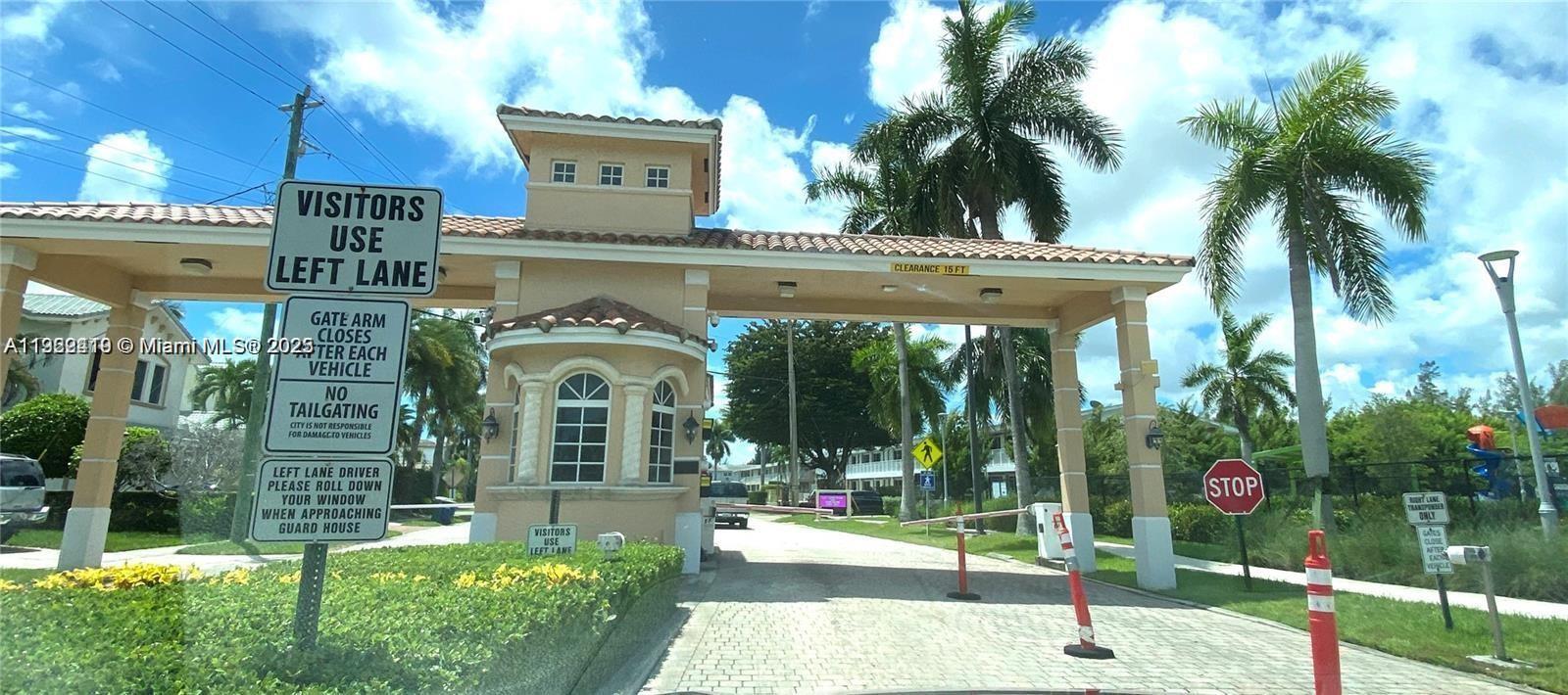 PASADENA GARDEN APARTMENT - Residential