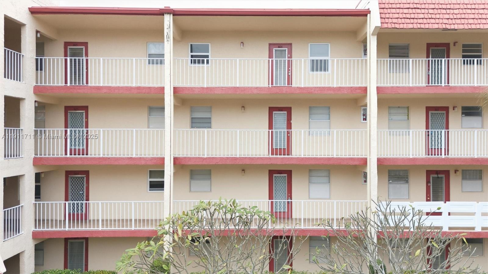 ORIOLE GOLF & TENNIS CLUB - Residential