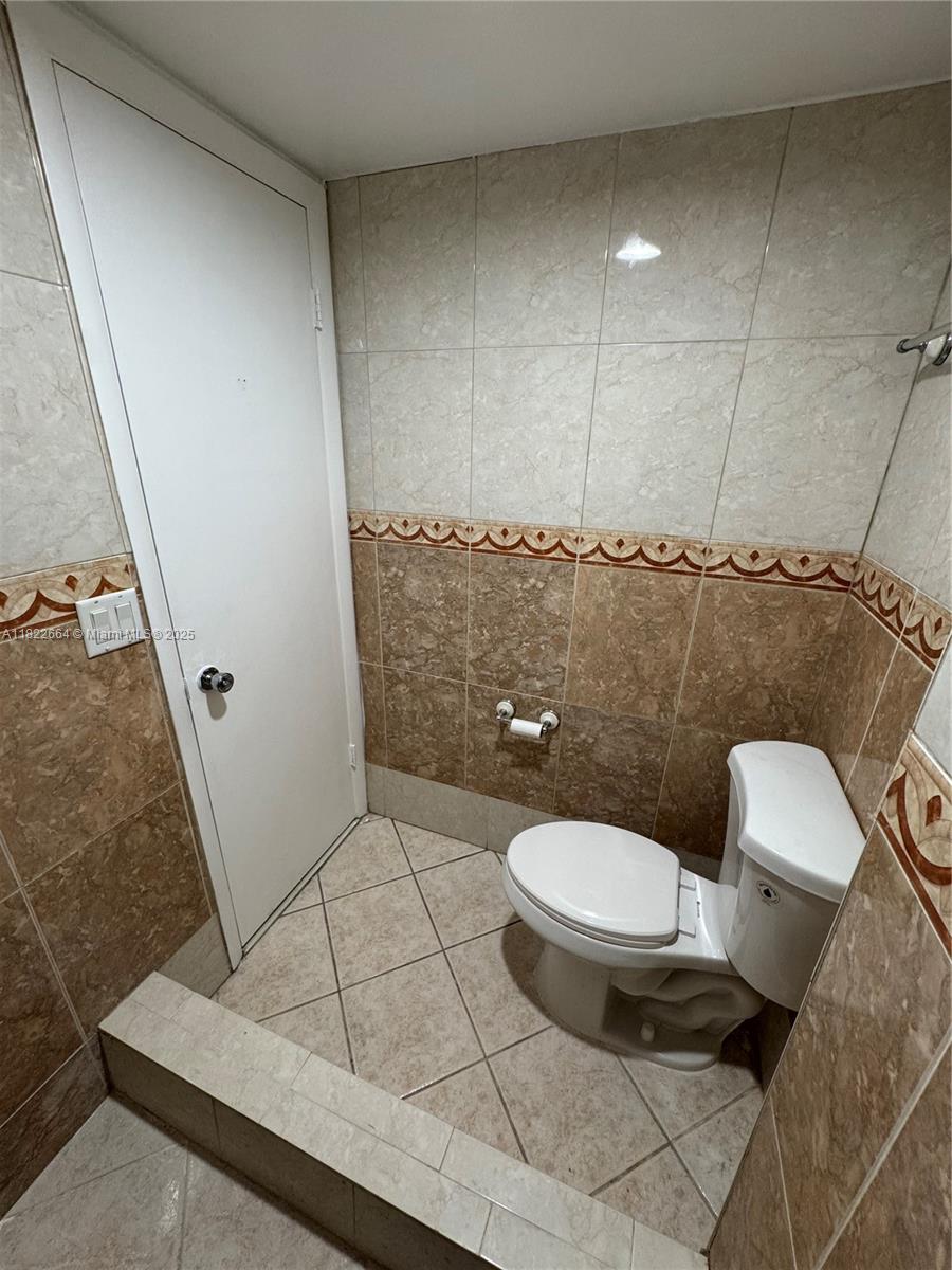 GARDEN LAKES OF INVERRARY - Residential Lease