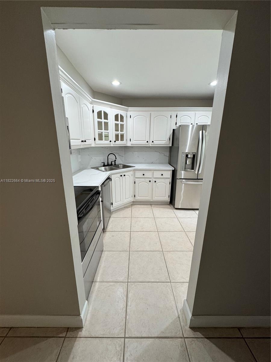 GARDEN LAKES OF INVERRARY - Residential Lease