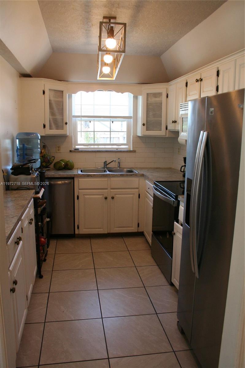 HOLLYWOOD HEIGHTS ESTATES - Residential