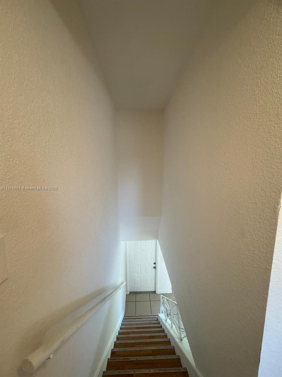 TOWNHOUSES OF PLANTATION - Residential Lease