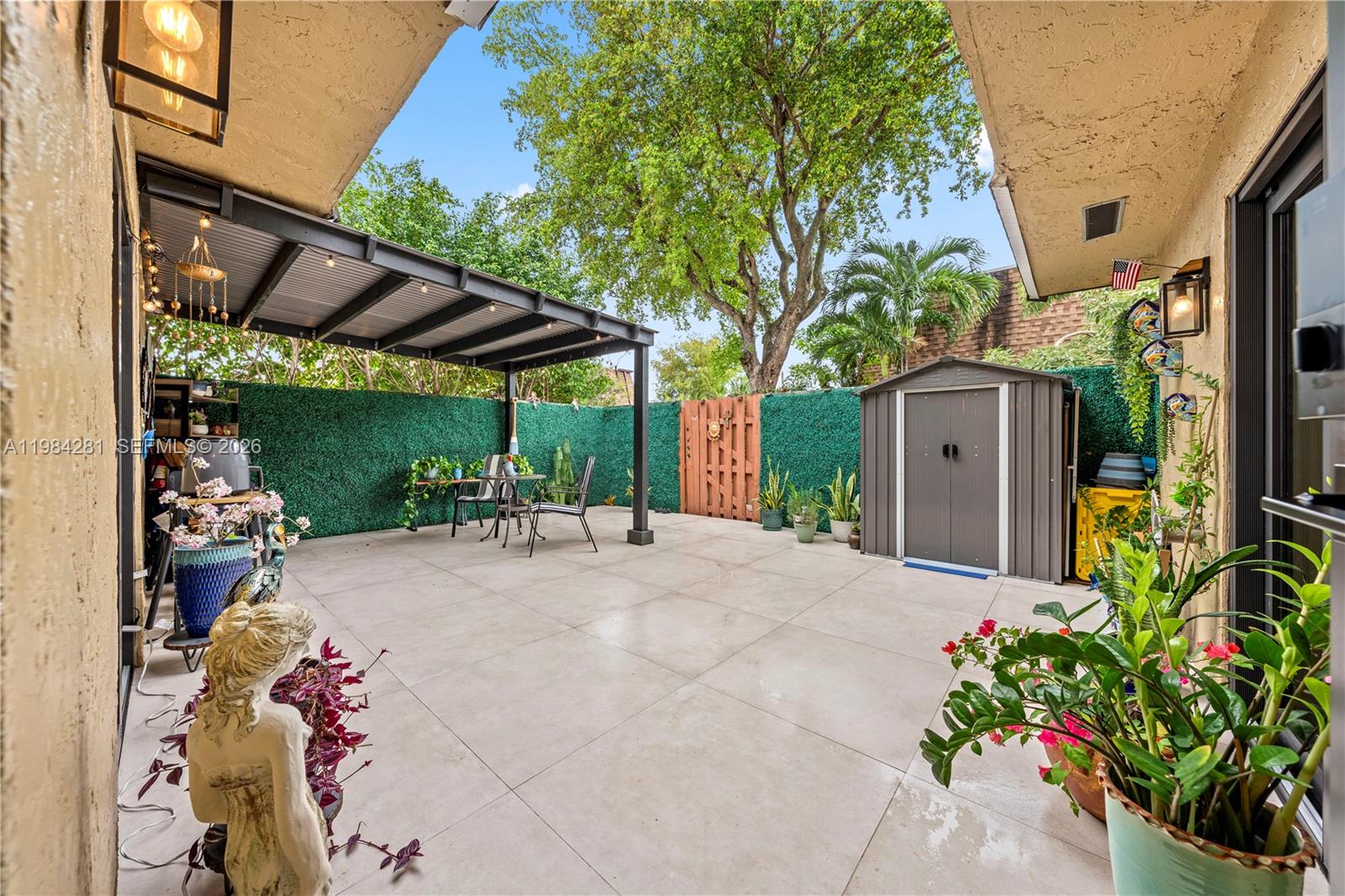 LAGO GRANDE FOUR-A CONDO - Residential