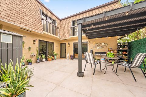 Photo of 2415 W 67th Pl #8-11, Hialeah, FL 33016 (MLS # A11984281)