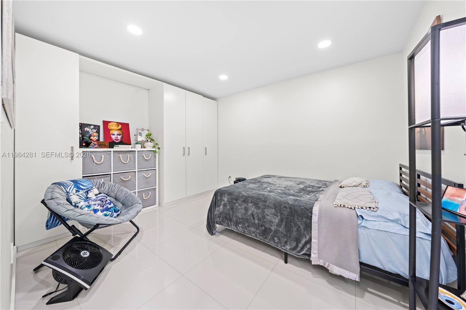 LAGO GRANDE FOUR-A CONDO - Residential