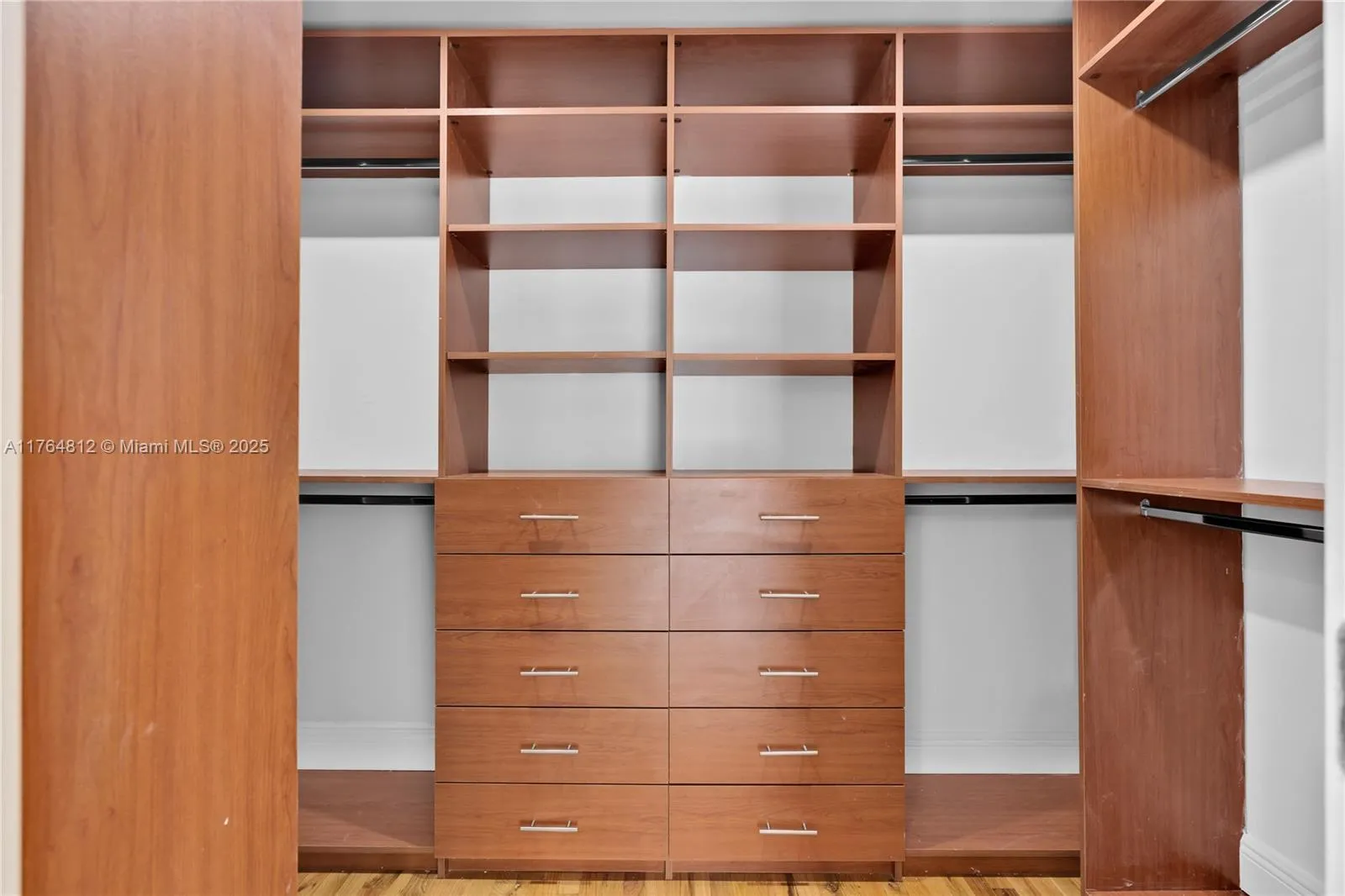 Key Biscayne, Florida 33149, United States, 3 Bedrooms Bedrooms, ,3 BathroomsBathrooms,Residential,Active,89040