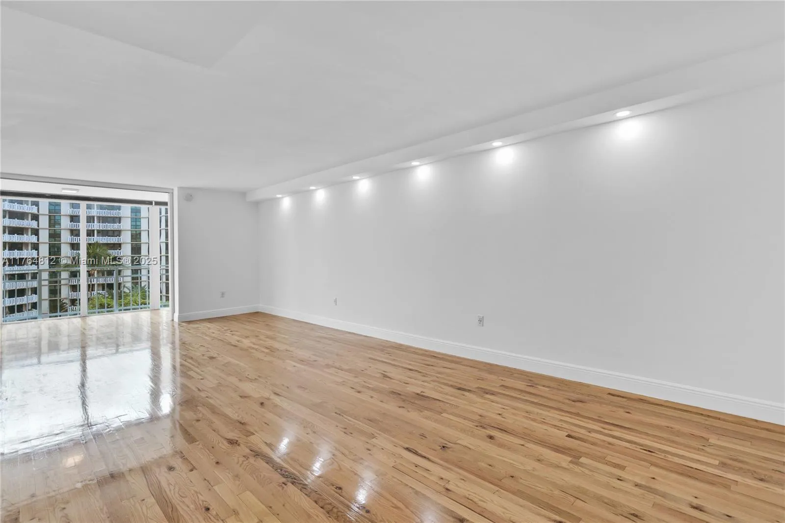 Key Biscayne, Florida 33149, United States, 3 Bedrooms Bedrooms, ,3 BathroomsBathrooms,Residential,Active,89040