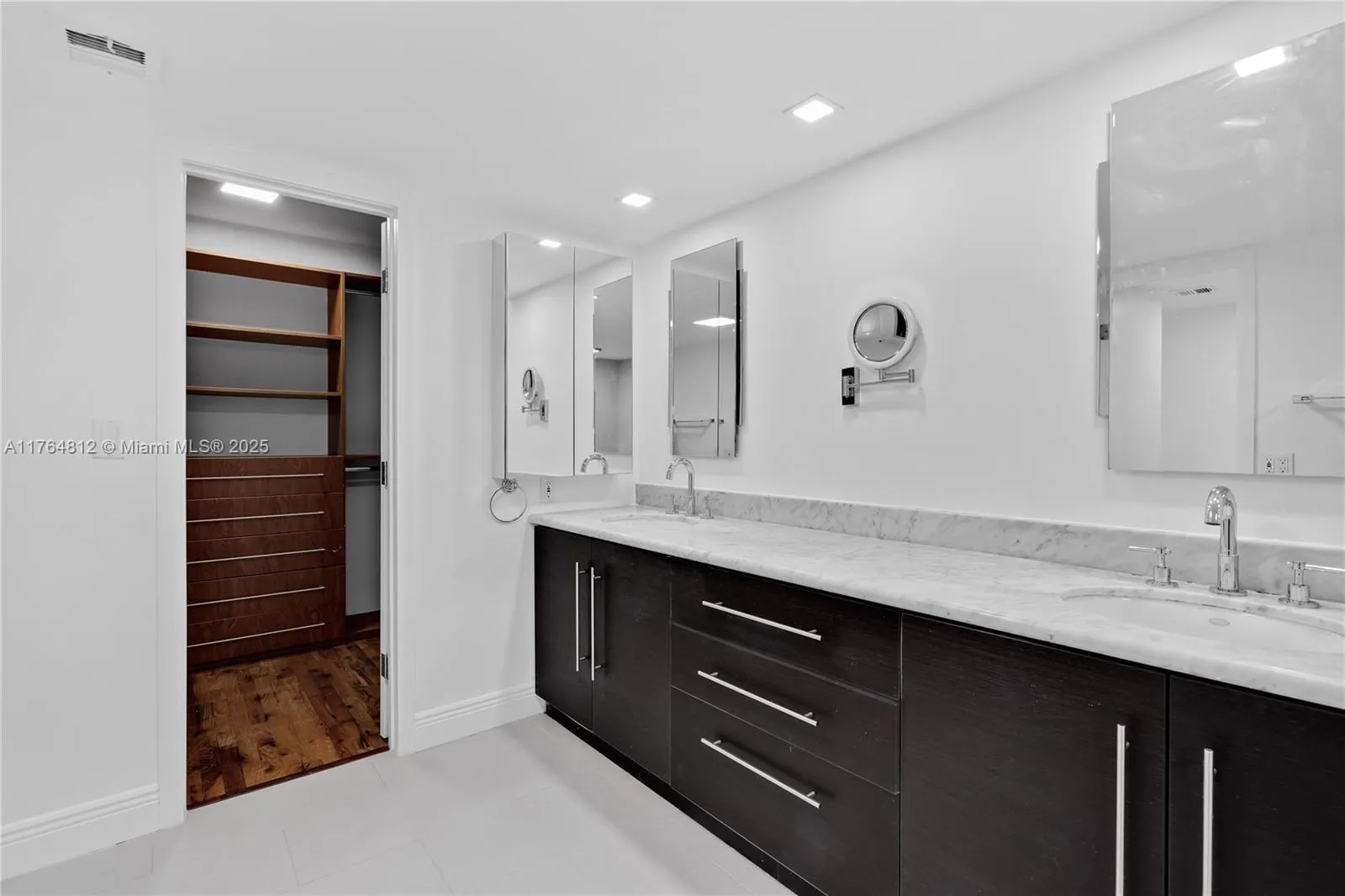 Key Biscayne, Florida 33149, United States, 3 Bedrooms Bedrooms, ,3 BathroomsBathrooms,Residential,Active,89040