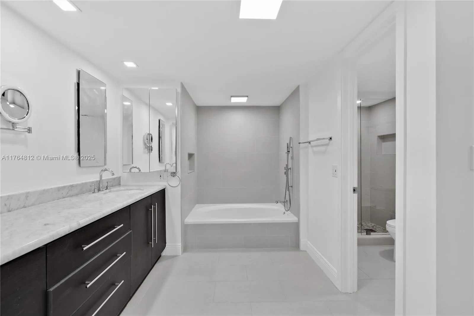 Key Biscayne, Florida 33149, United States, 3 Bedrooms Bedrooms, ,3 BathroomsBathrooms,Residential,Active,89040