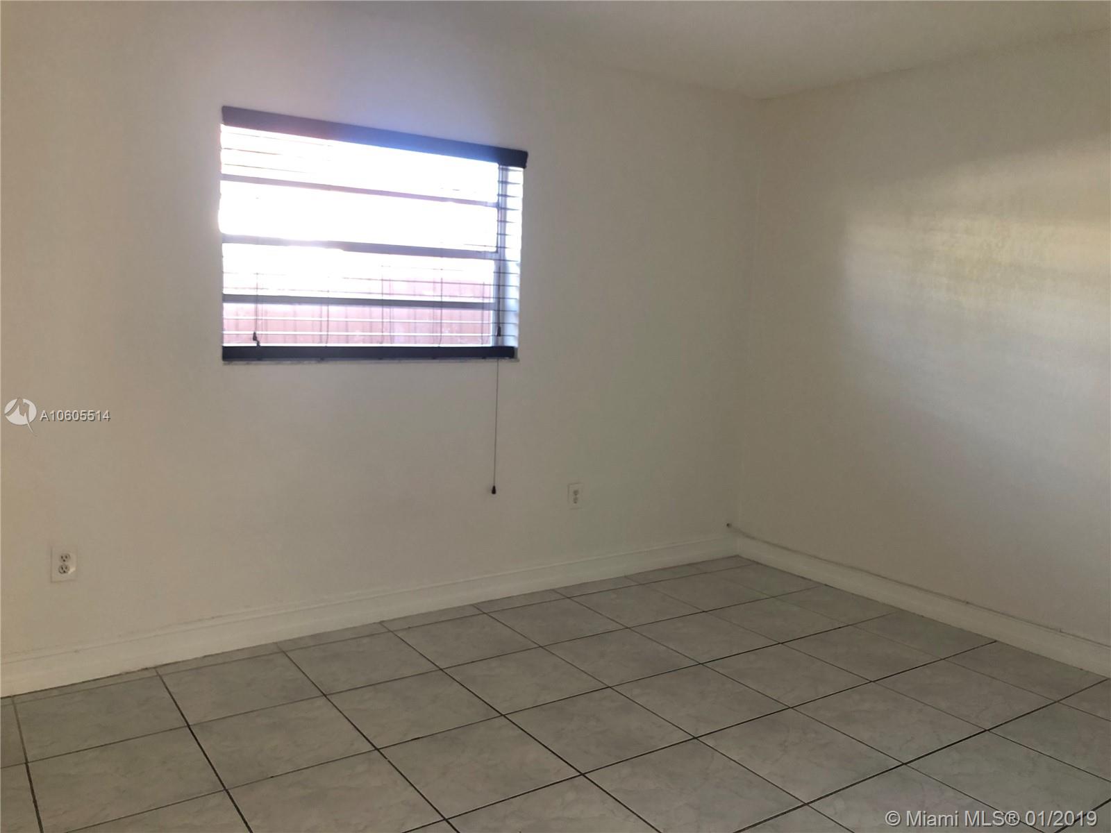 PALMA ROYAL - Residential Lease