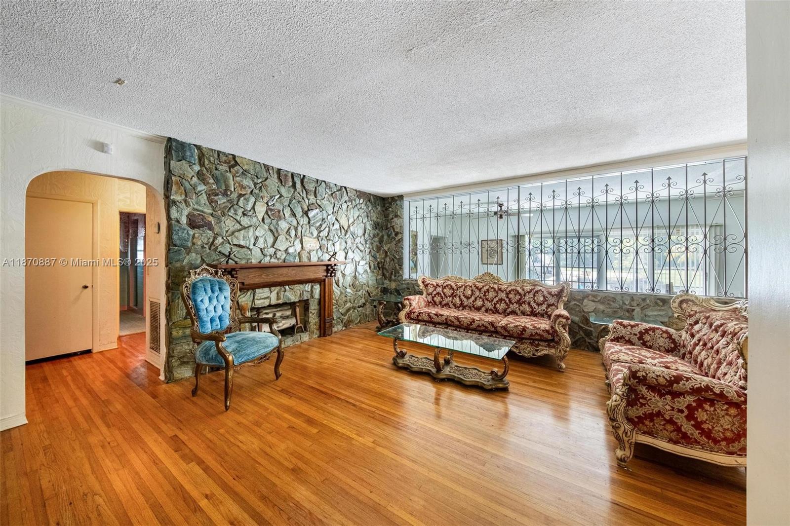 BISCAYNE GARDENS SEC G - Residential