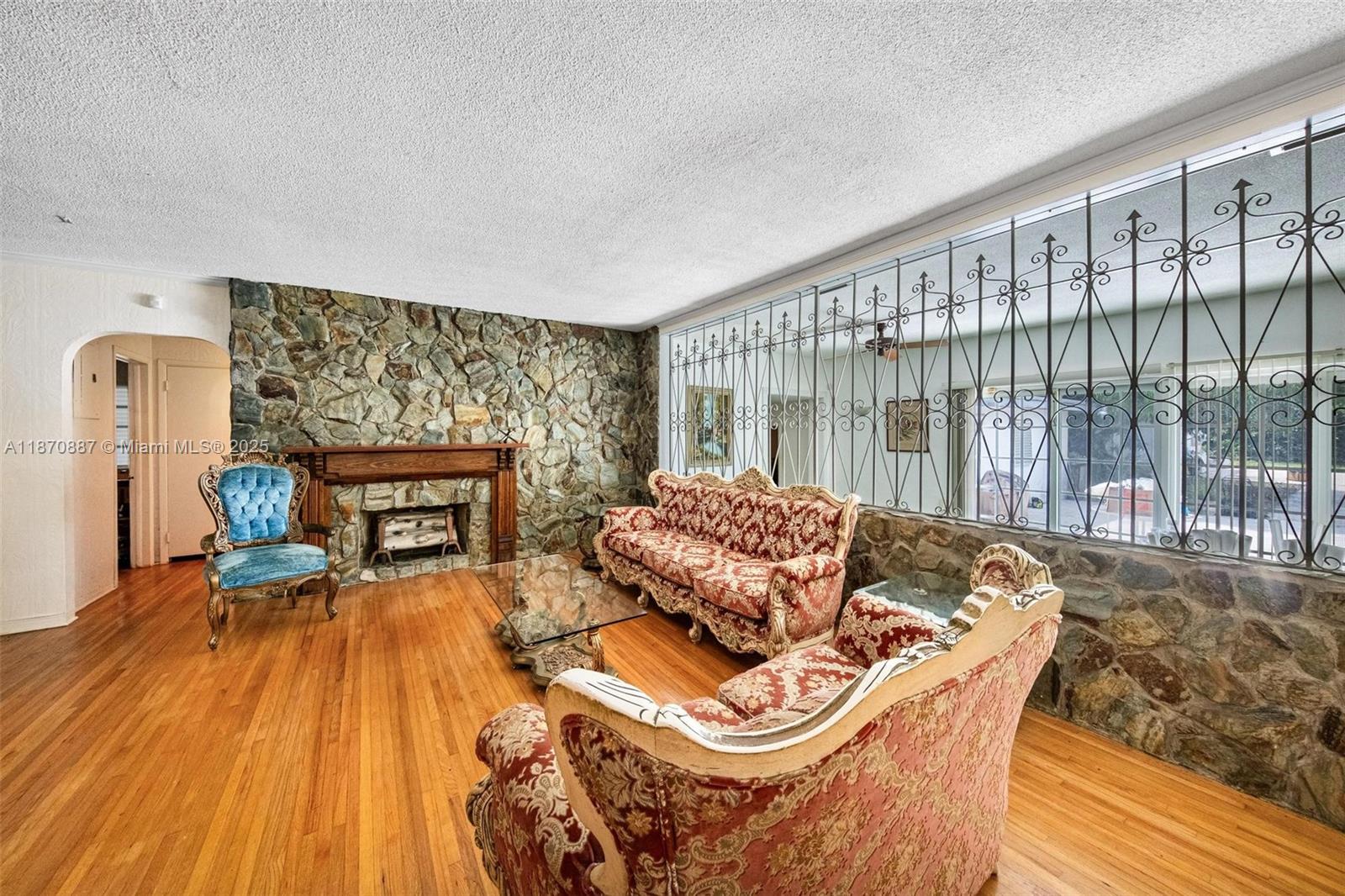 BISCAYNE GARDENS SEC G - Residential