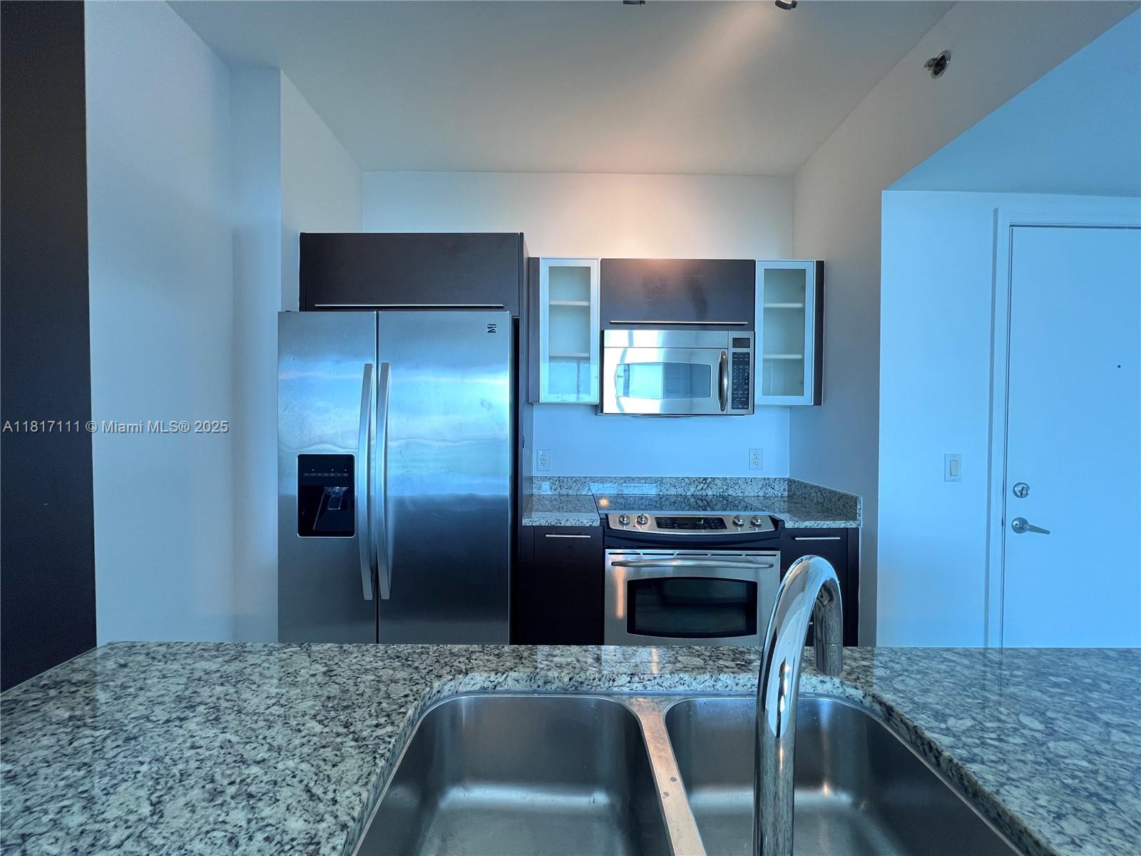 THE PLAZA 901 BRICKELL CO - Residential Lease