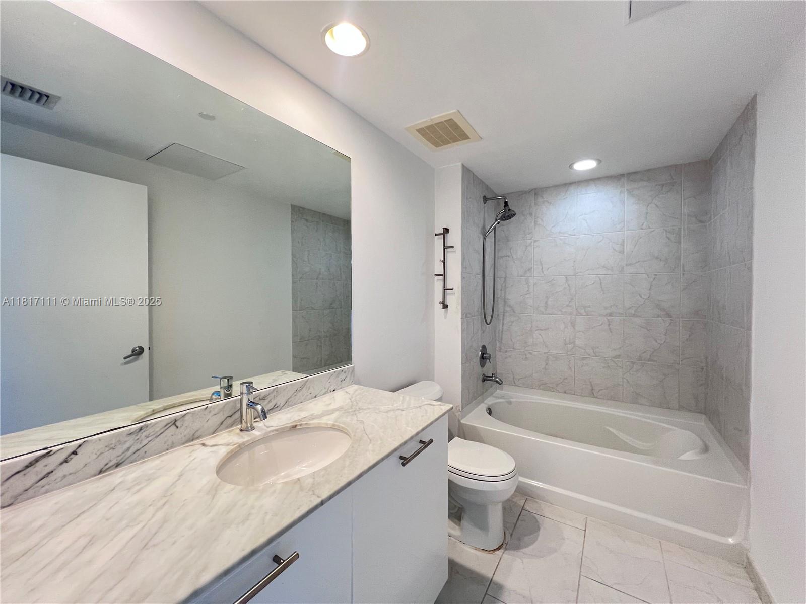 THE PLAZA 901 BRICKELL CO - Residential Lease